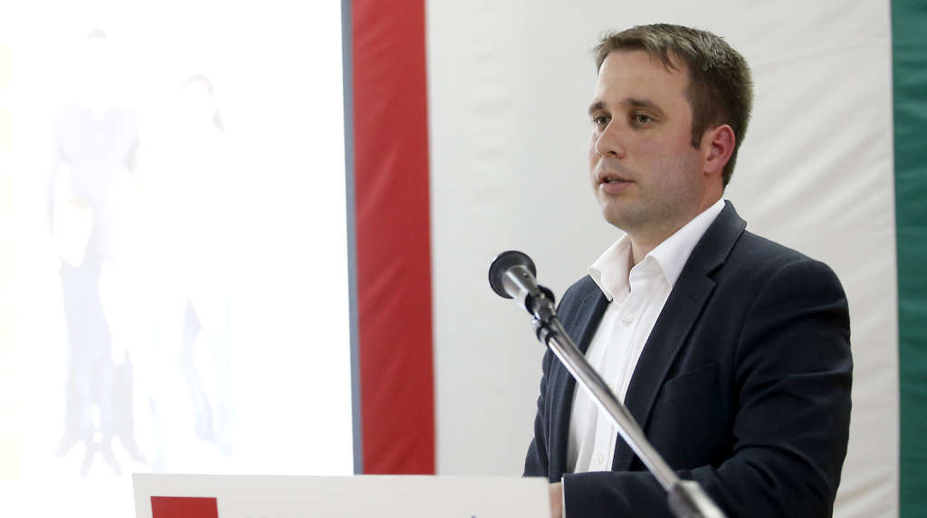 Dömötör Csaba kiemelte, május 20-ig lehet visszaküldeni az íveket (archív fotó: EH)