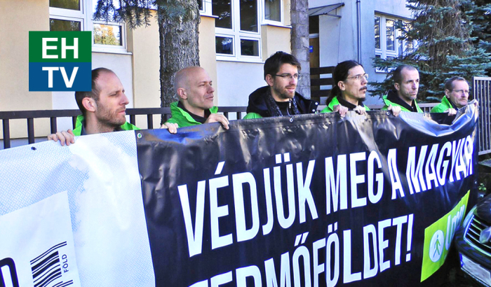 Földárverés: az LMP és a Jobbik tiltakozott Egerben