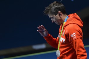 Az ezüstérmes Imre Géza a riói nyári olimpia férfi párbajtõrözõk egyéni versenyének eredményhirdetésén (MTI Fotó: Czeglédi Zsolt)