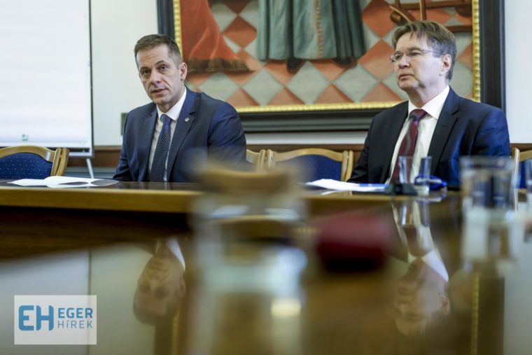 Dr. Juhász Attila Simon és Dr. Pajtók Gábor
