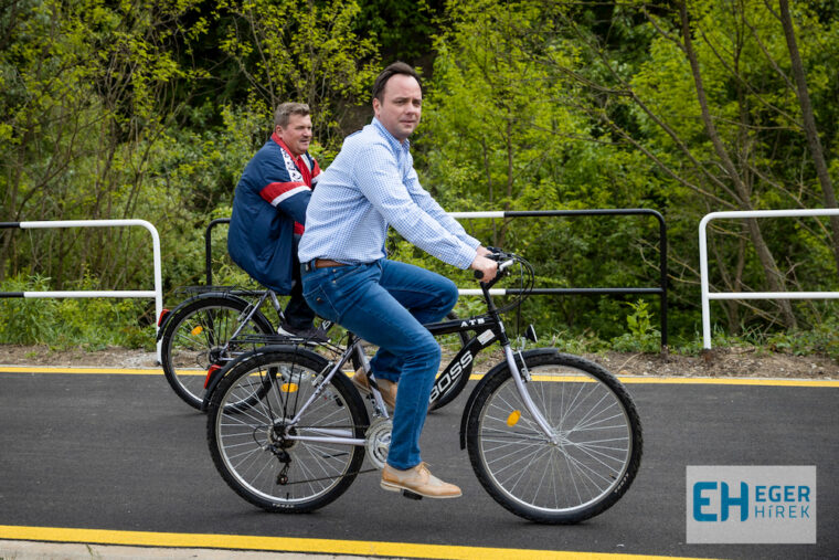 Nyitrai Zsolt és Varga István a kerékpárúton