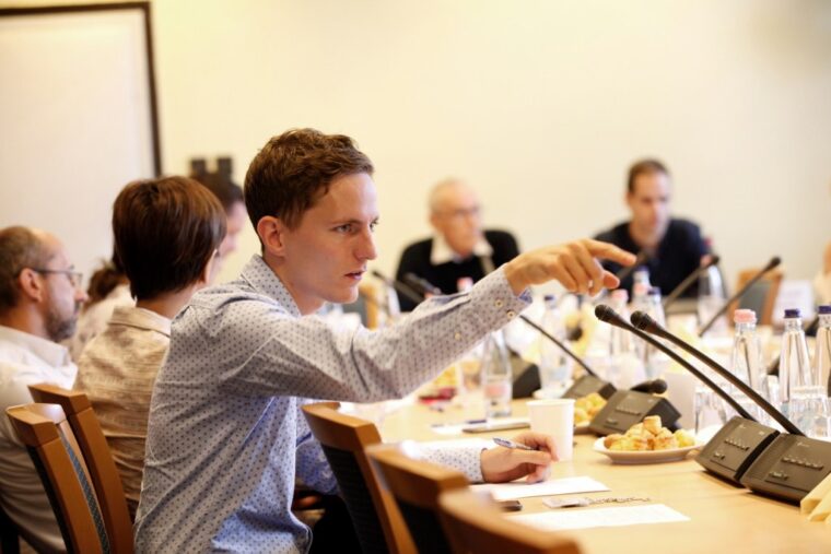 Kádár Barnabás facebook