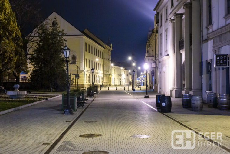 Eger a kijárási tilalom idején