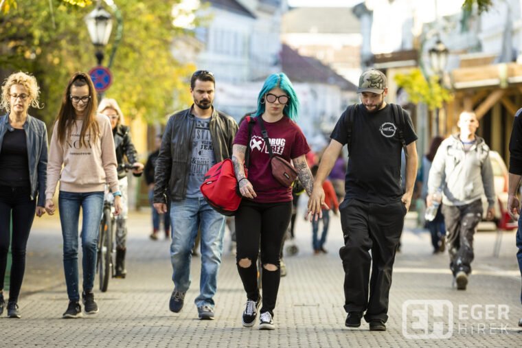 fiatalok Egerben